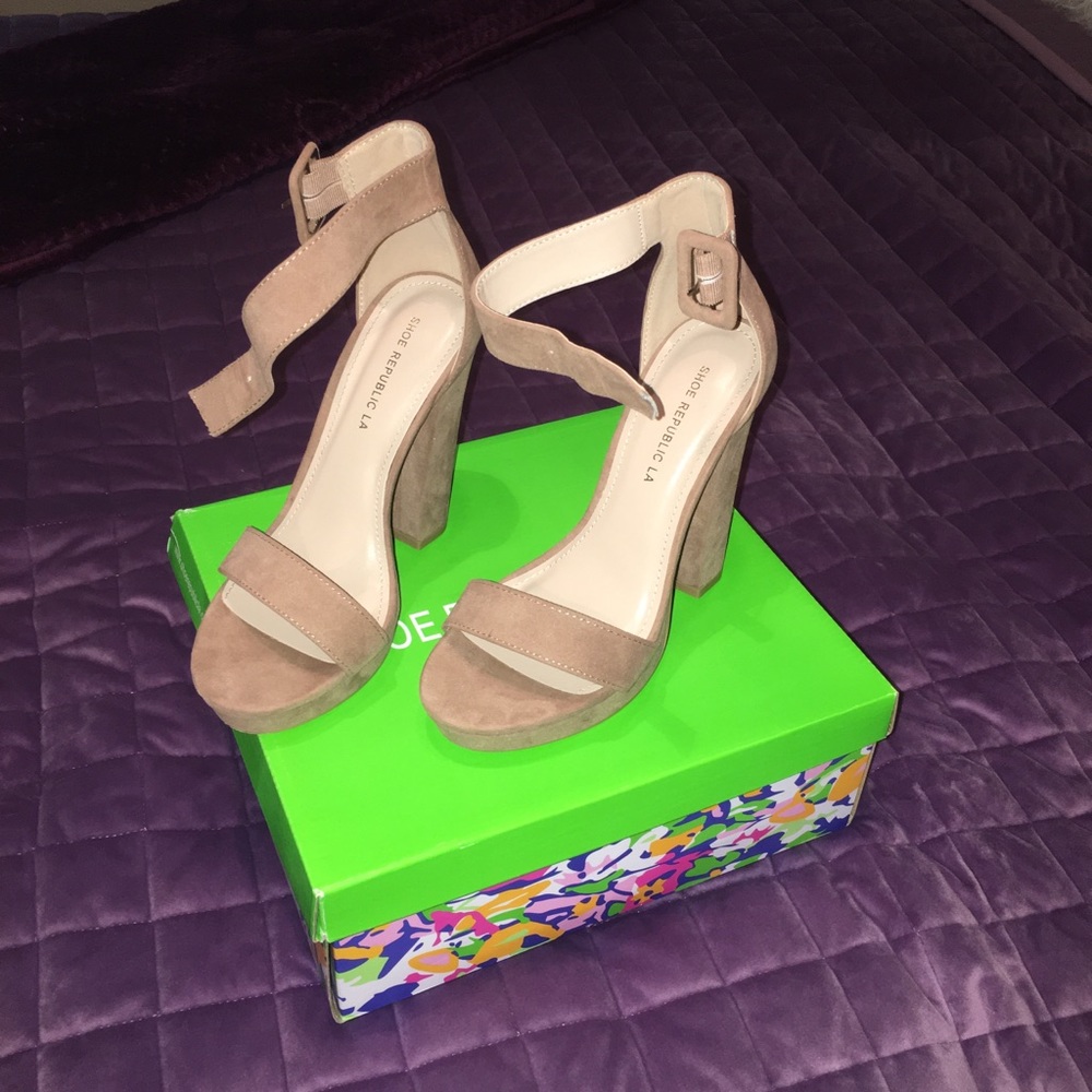 Nude block Sandal